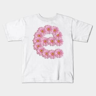 Letter e Pink Gerbera Daisy Kids T-Shirt